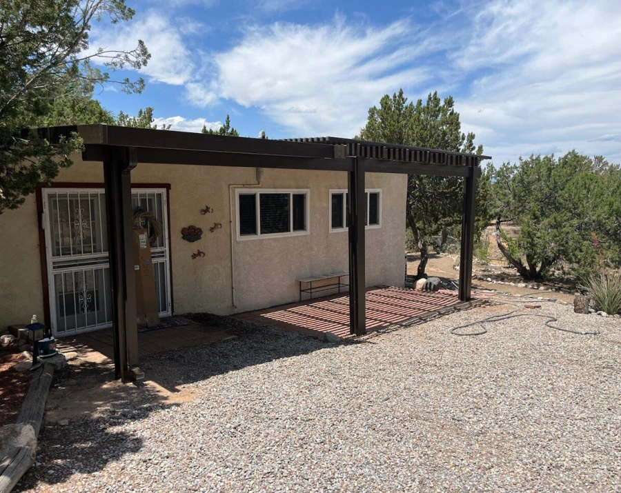 Aluminum pergola with clean lines shading a backyard patio in Albuquerque